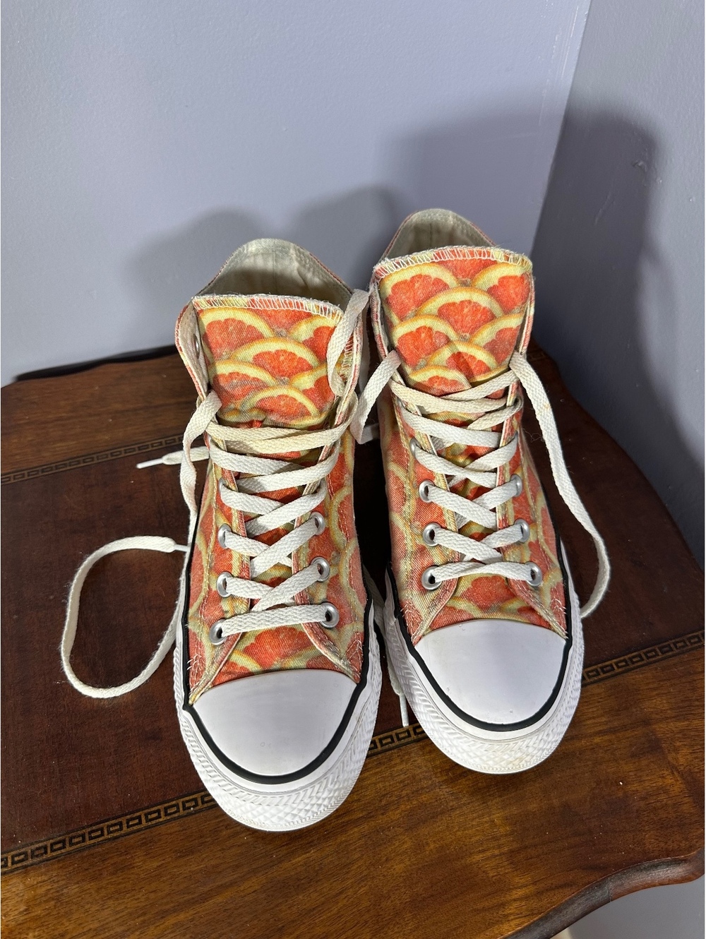 Chuck Taylor’s High Top All Stars Orange Slices Converse Men’s 6 Women’s 8